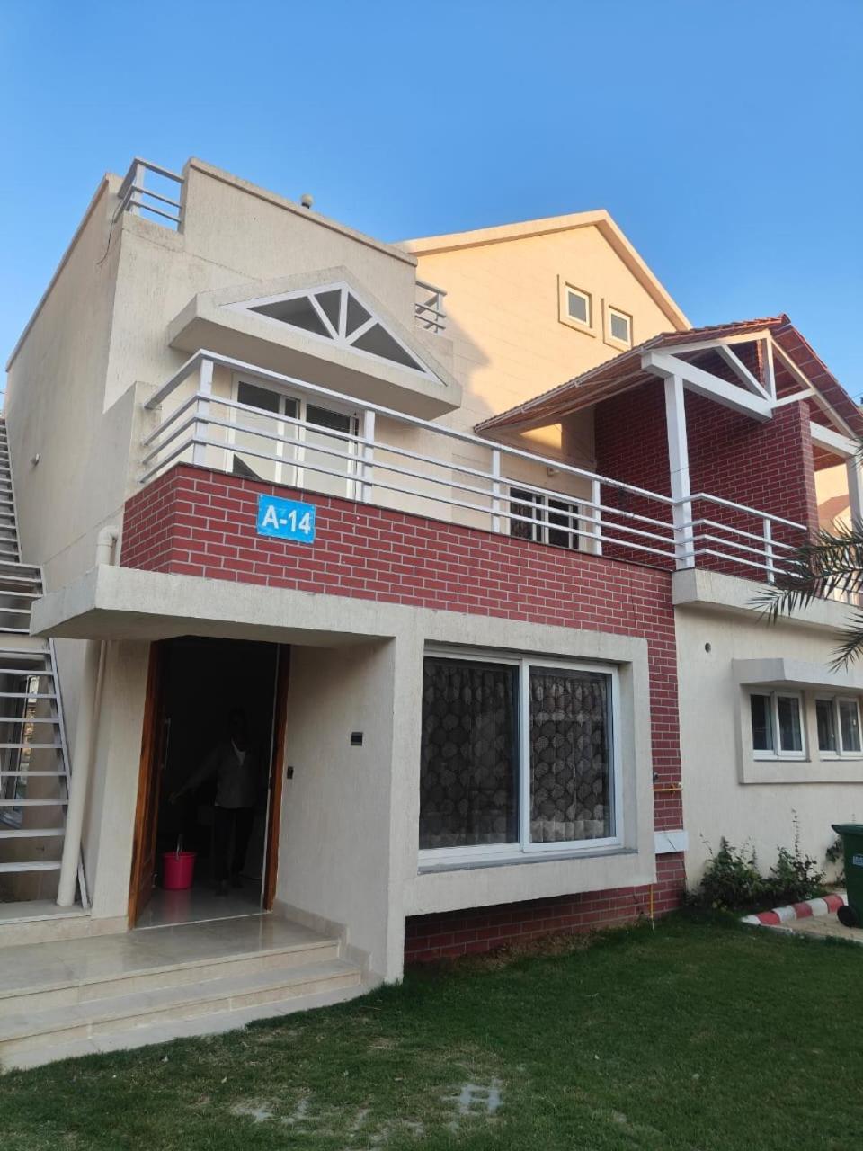 Villa In Vrindavan, Hare Krishna M Экстерьер фото